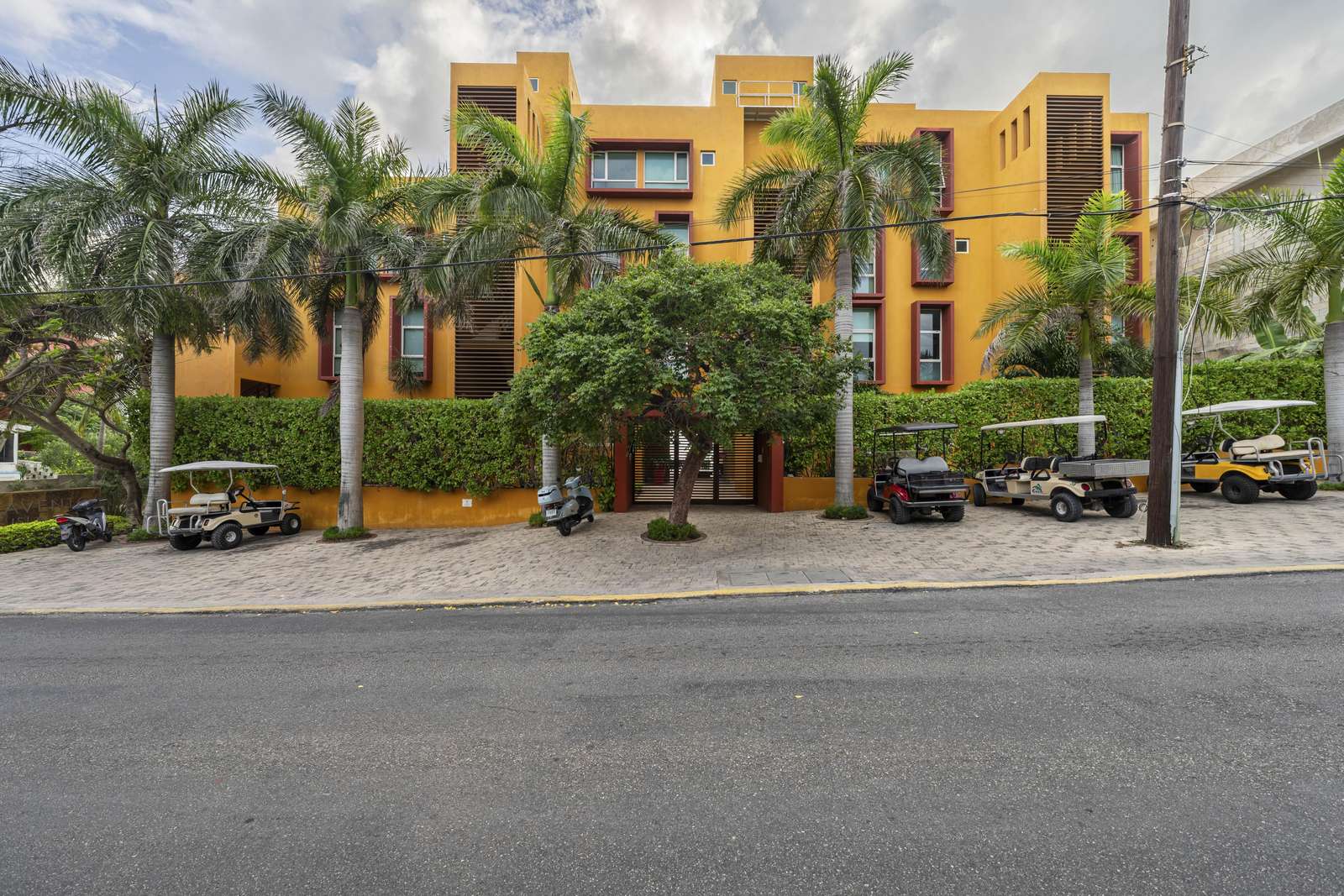 Street entrance to Sotavento on Isla Mujeres